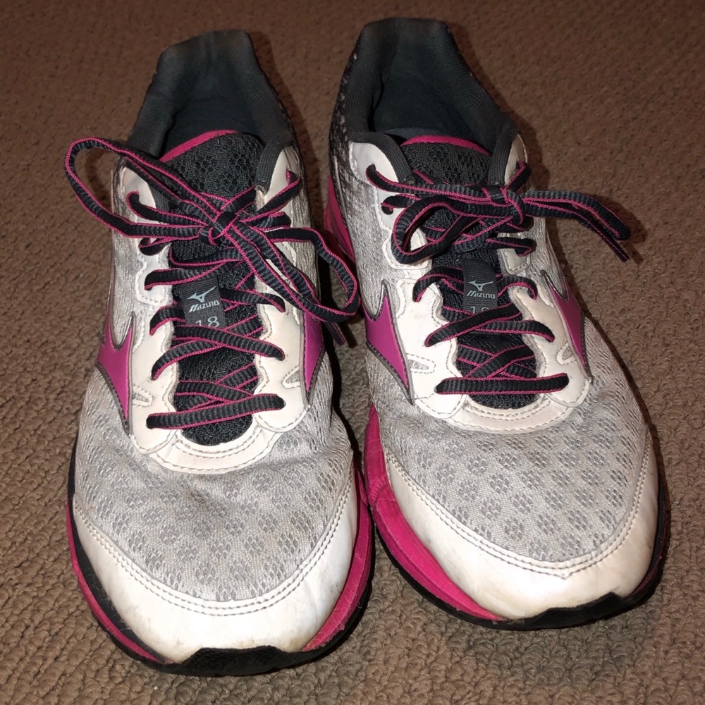 MIZUNO waverider sneakers size 9.5